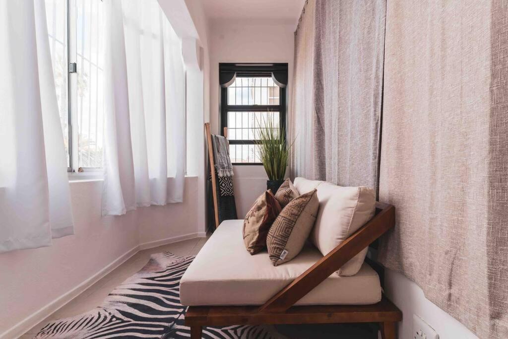 Cozy One-Bedroom In The Heart Of Sea Point Cape Town Exterior photo